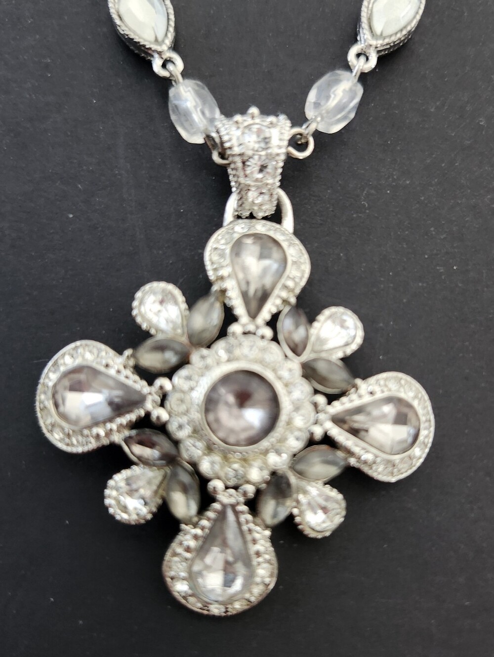 Vintage-inspired Rhinestone Pendant Necklace